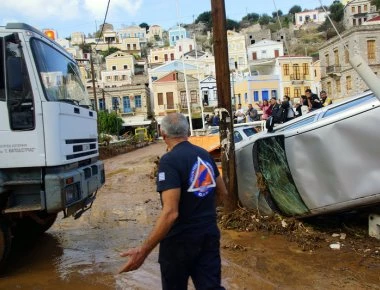 Πρόστιμα στους πλημμυροπαθείς στη Σύμη (φωτό)